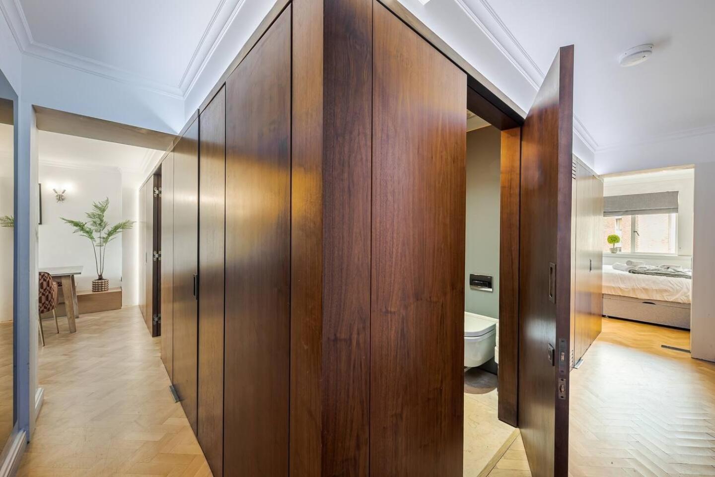 Modern Knightsbridge Apartment With Balcony Overlooking Harrods Prime Location Londres Extérieur photo