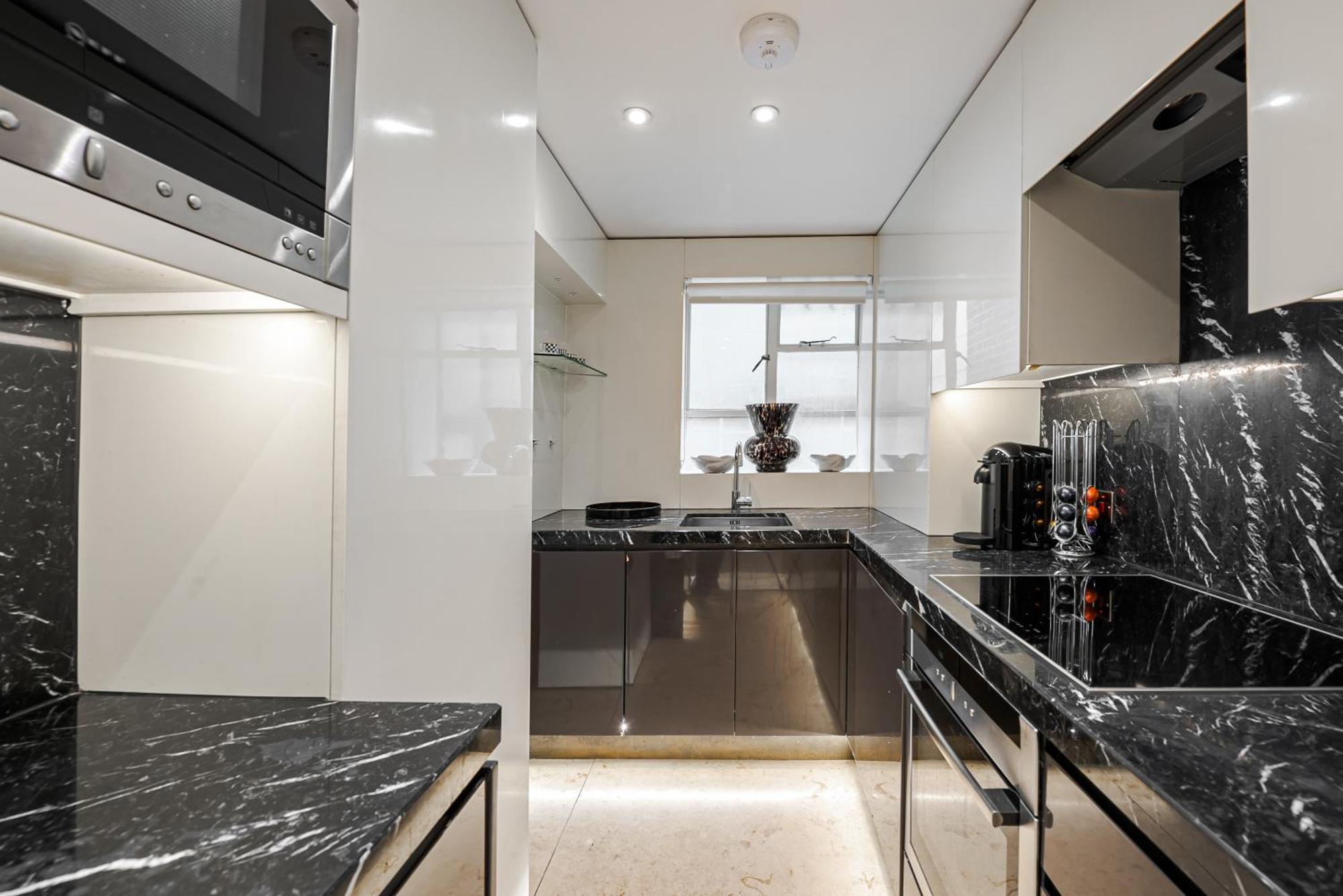 Modern Knightsbridge Apartment With Balcony Overlooking Harrods Prime Location Londres Extérieur photo