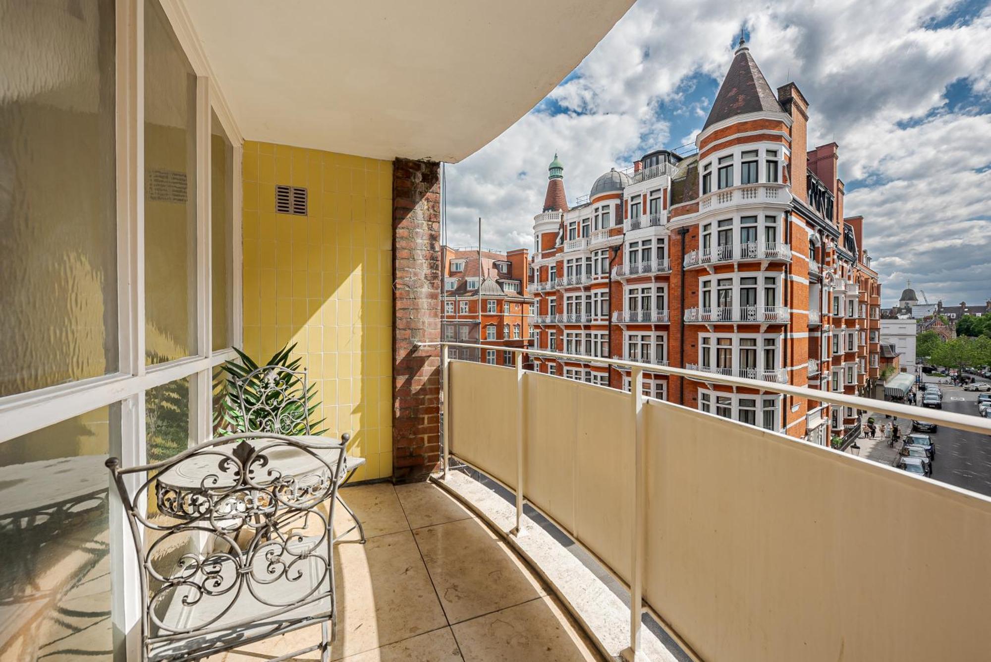 Modern Knightsbridge Apartment With Balcony Overlooking Harrods Prime Location Londres Extérieur photo