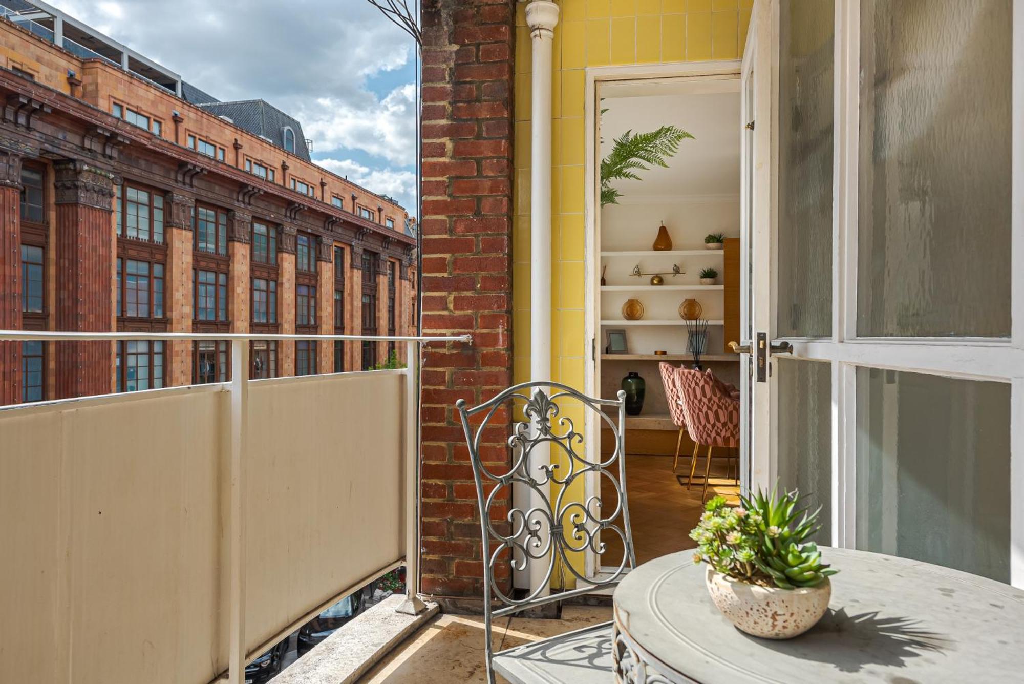Modern Knightsbridge Apartment With Balcony Overlooking Harrods Prime Location Londres Extérieur photo