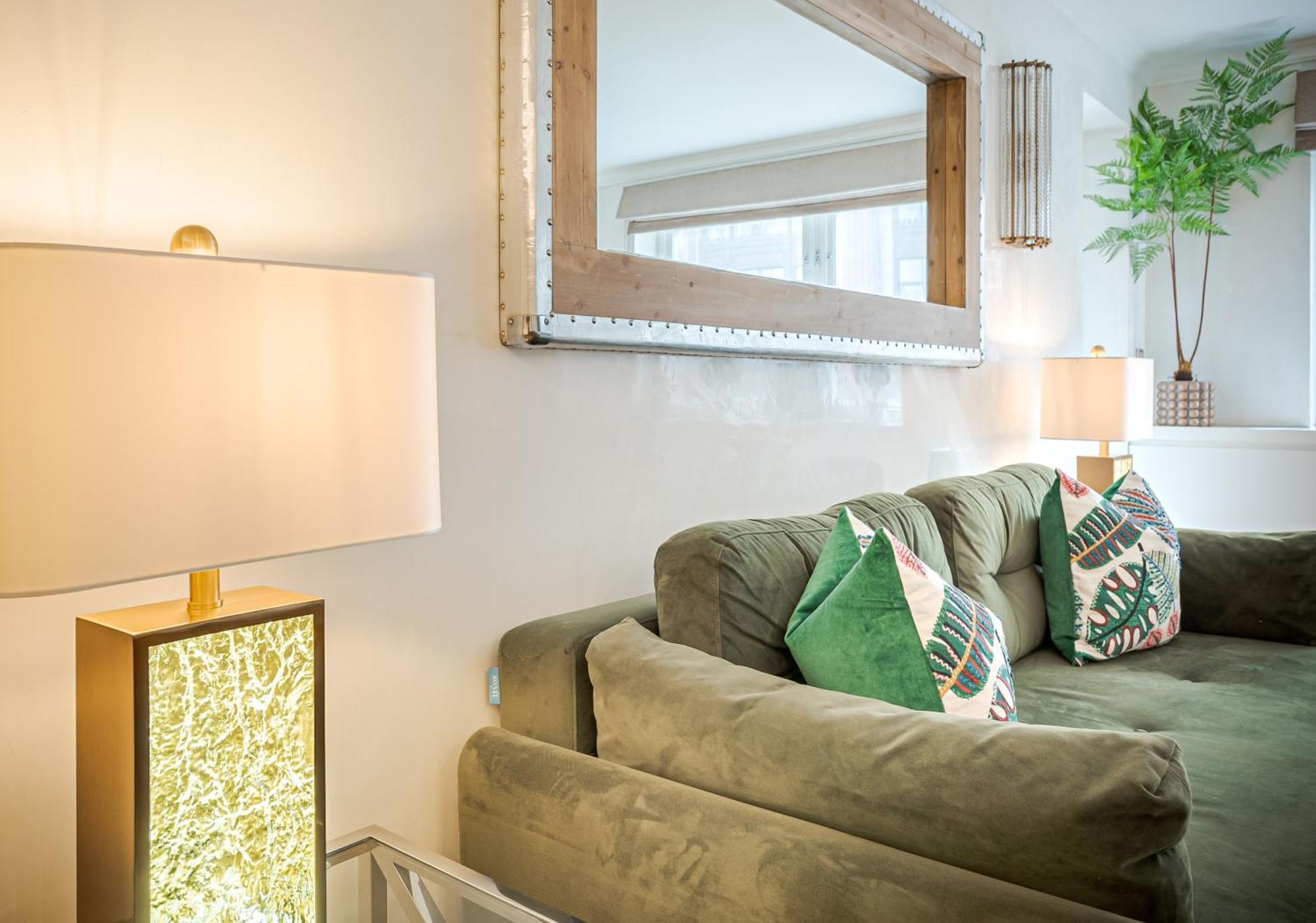 Modern Knightsbridge Apartment With Balcony Overlooking Harrods Prime Location Londres Extérieur photo